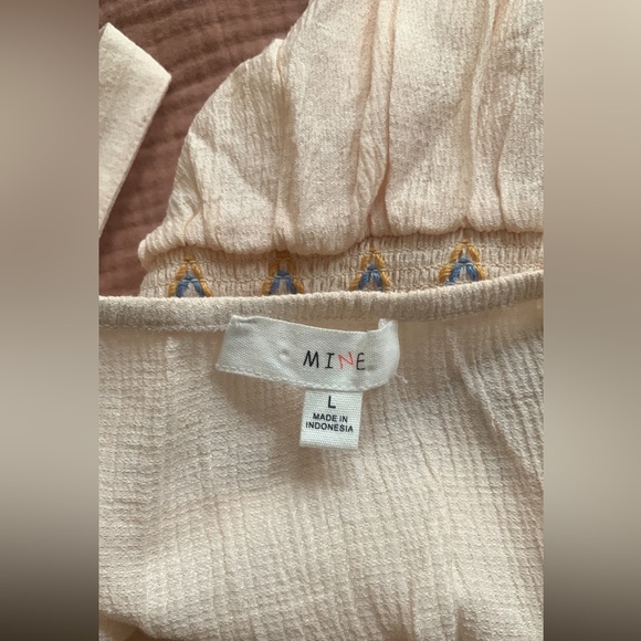 Mine - Strappy creamy loose top - size Large - Picture 12 of 12